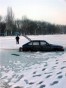 В Мариуполе «москвич» провалился под лед (ФОТО)