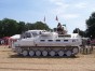 В ЗАГС на гламурном танке (13 фото)