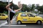 Танцы на дорожных знаках (9 фото)