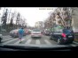 Пешеход "завис" на пешеходном переходе(видео)