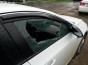 Муж разбил ломом машину, в которой застал свою жену за изменой (видео) 