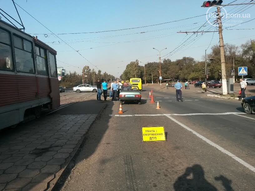 Утром в Мариуполе под колесами маршрутки погиб 42-летний мужчина