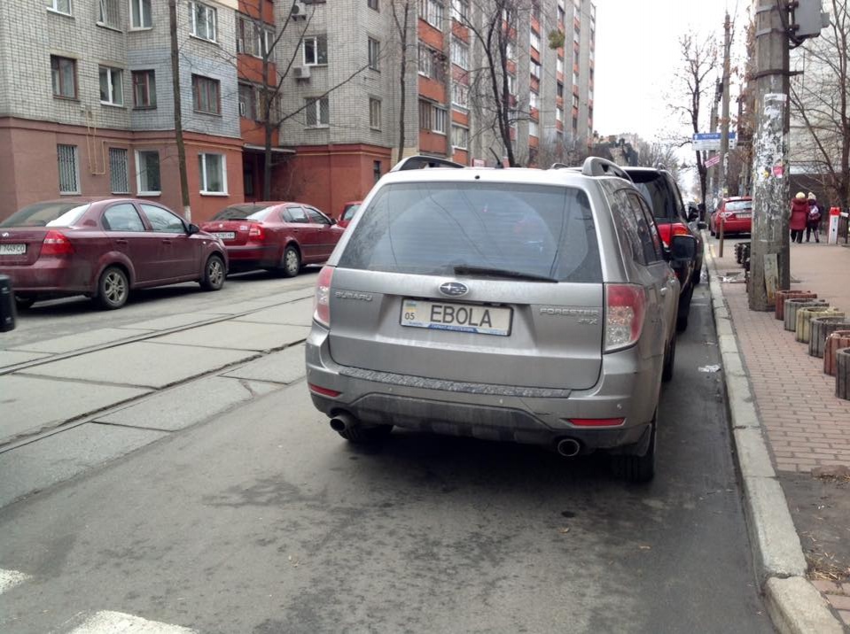 Subaru с «вирусным» номером ездит по Киеву (фото)